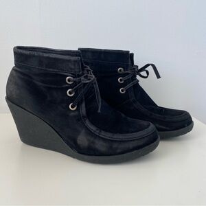 3/$30💚Black faux suede laced wedge heels size 9 womens